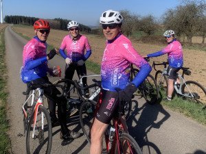Image Sous le soleil pour un super parcours avec un nouveau maillot printanier
