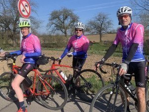 Image Sous le soleil pour un super parcours avec un nouveau maillot printanier